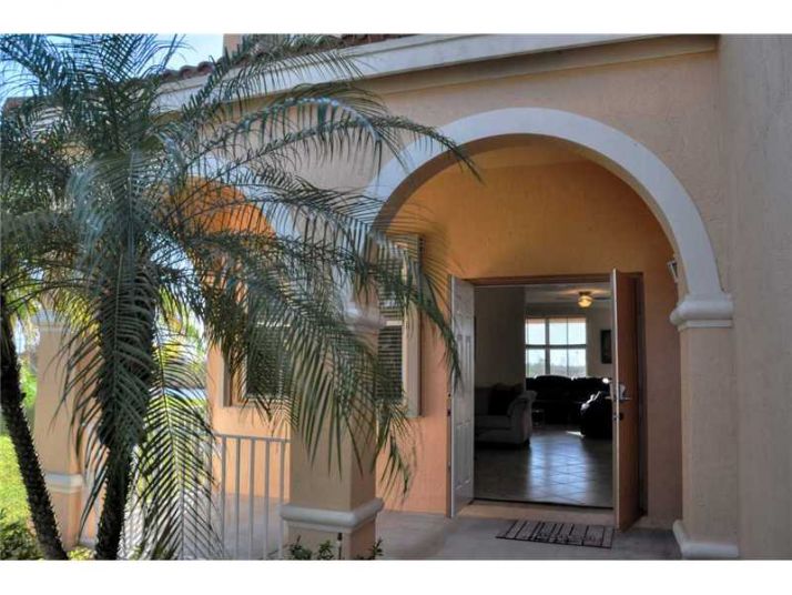 1581 WINTERBERRY LN, Fort Lauderdale, FL 33327