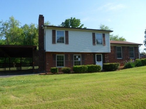 3225 Wide Country Rd, Pfafftown, NC 27040