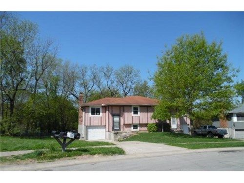 8922 Haskins St, Lenexa, KS 66215
