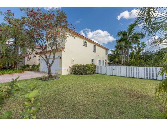 19280 NW 13 ST, Hollywood, FL 33029