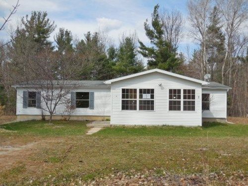77 Maple Ridge Rd, Newaygo, MI 49337