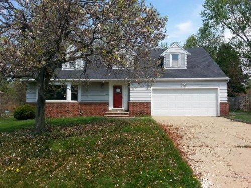 4995 Nan Linn Dr, Cleveland, OH 44143