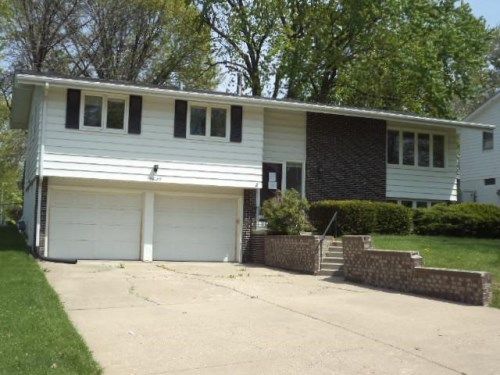 5029 S 94th St, Omaha, NE 68127