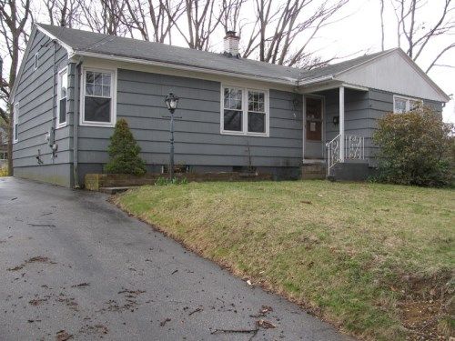 3 Bishop Ave, Worcester, MA 01603