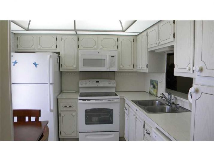 301 NE 14 AV # 702, Hallandale, FL 33009