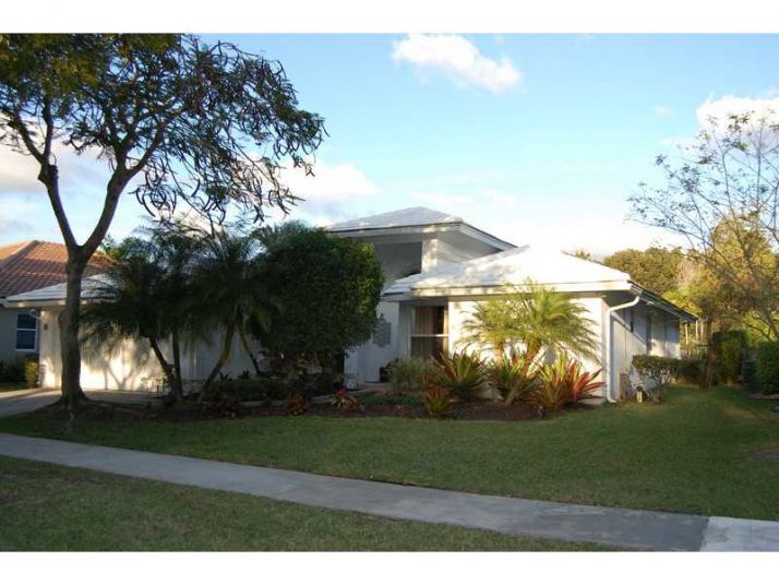 855 BAYSIDE LN, Fort Lauderdale, FL 33326