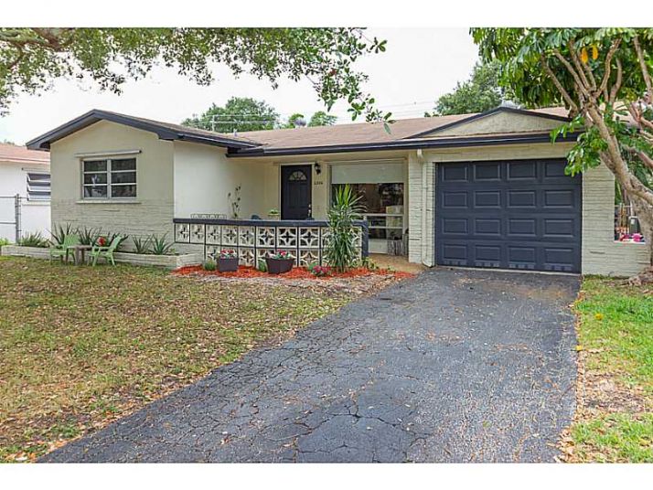 2006 N 48 AV, Hollywood, FL 33021