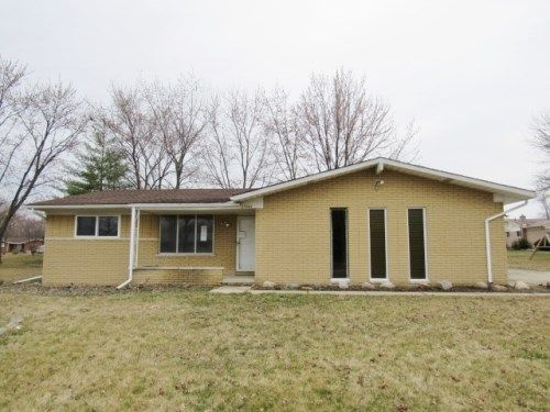 27065 Arden Park Cir, Farmington, MI 48334