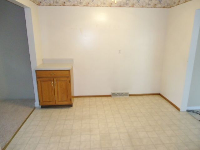 34542 Hiveley St, Westland, MI 48186