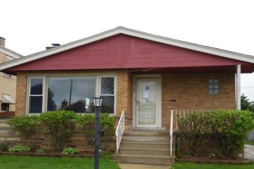 2745 W 94th St, Evergreen Park, IL 60805