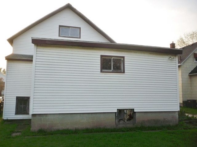 1114 S Van Buren St, Bay City, MI 48708