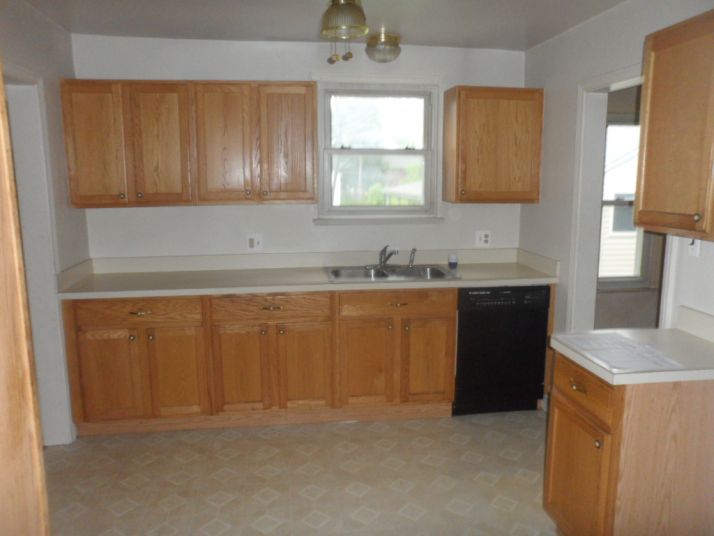 22262 Cyman Ave, Warren, MI 48091