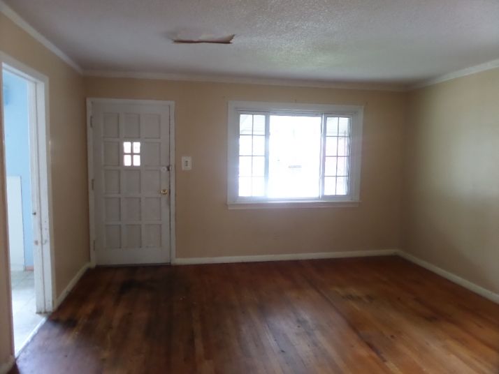13356 Oakdale St, Southgate, MI 48195