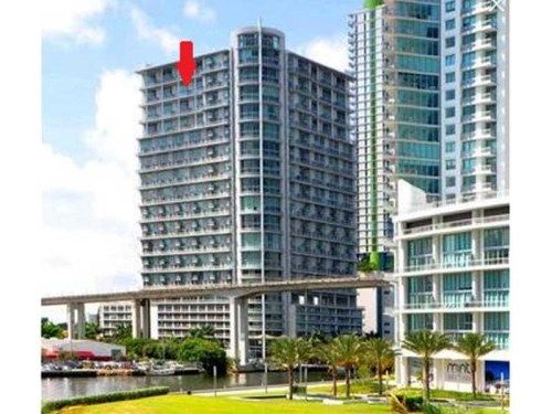 690 SW 1 CT # PHI10, Miami, FL 33130