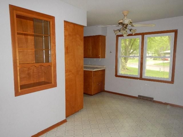 808 Valley View Rd, Faribault, MN 55021