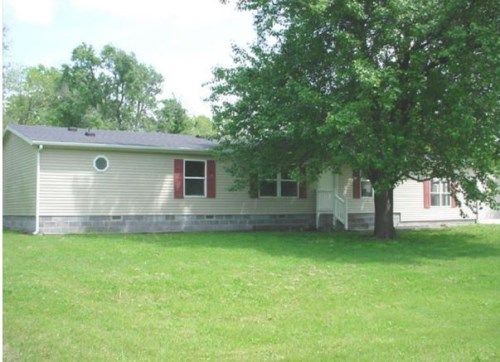 203 S 6th St, Lacygne, KS 66040
