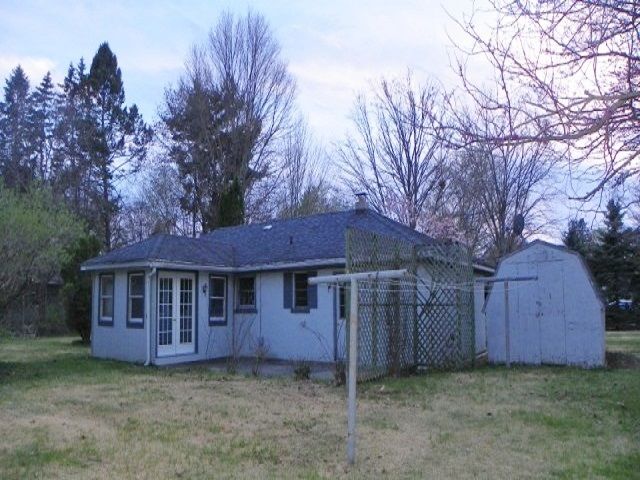 57571 Walnut St, Three Rivers, MI 49093