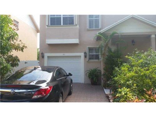 381 NW 102 TE, Hollywood, FL 33026