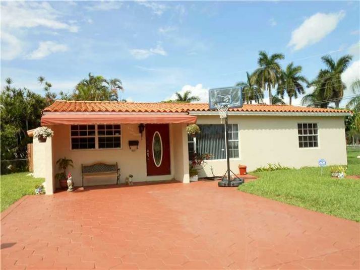 919 NE 2ND CT, Hallandale, FL 33009