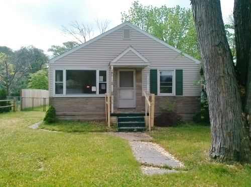 1111 Vineyard Dr, Monroe, MI 48161