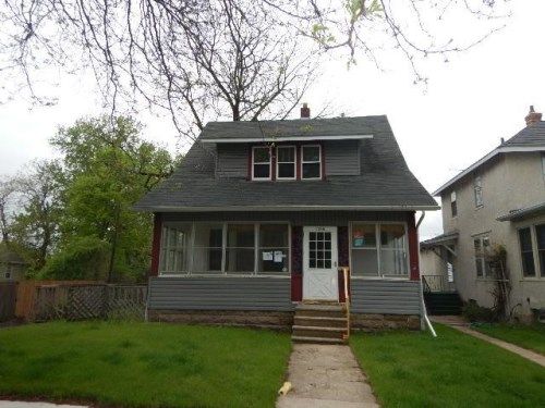 1215 Jessie St, Saint Paul, MN 55130