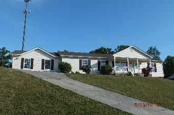 4901 Eagle Pointe Dr, Kingsport, TN 37664