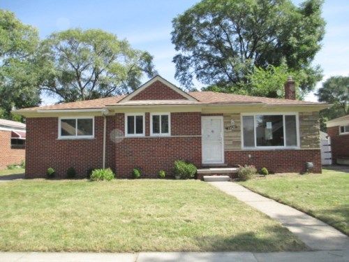 23620 Church St, Oak Park, MI 48237