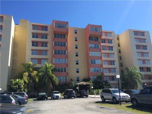 9143 SW 77 AV # B304, Miami, FL 33156
