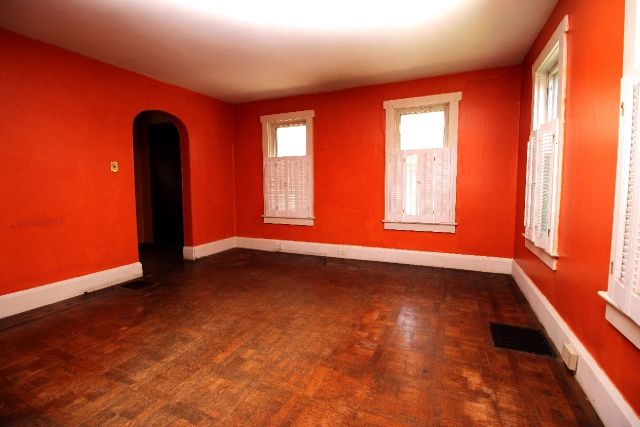 83 Chestnut St, Mifflinburg, PA 17844