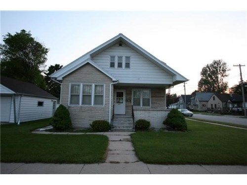1122 Hawthorne St, Two Rivers, WI 54241