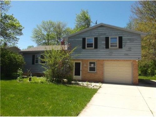 W180 S7923 Pioneer Dr, Muskego, WI 53150