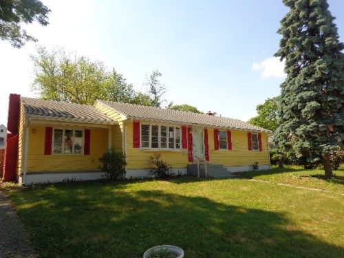 39 Gorham Ave, Warwick, RI 02886