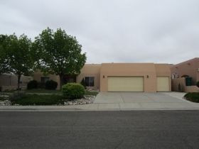 705 Sunrise Ct, Farmington, NM 87401