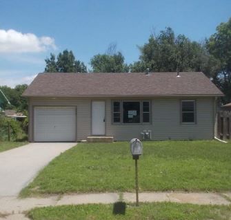 624 Howard St, Hutchinson, KS 67501