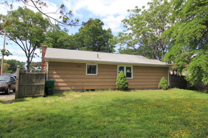 135 Stebbins St, Chicopee, MA 01020