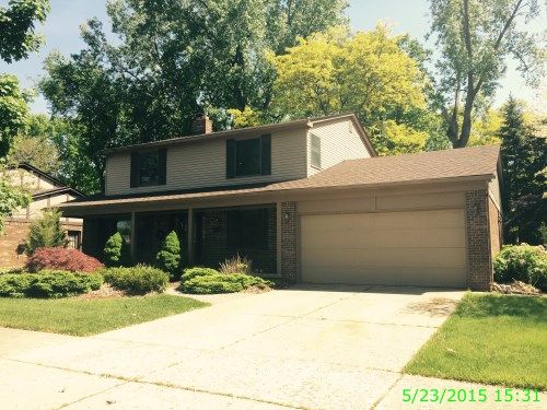 34335 Parkgrove Dr, Westland, MI 48185