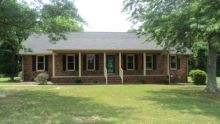 211 Collier Dr Albertville, AL 35951