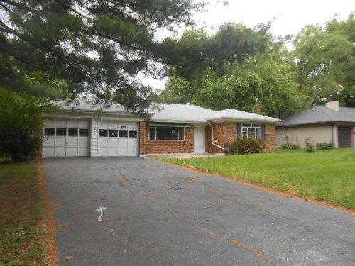 827 Ford Dr, Saint Louis, MO 63135