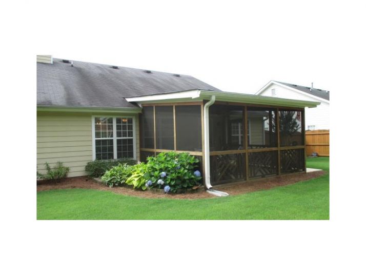 1555 Creek Pointe Circle, Lawrenceville, GA 30043