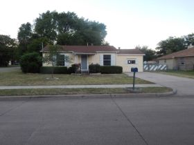 1036 Usher St, Fort Worth, TX 76126