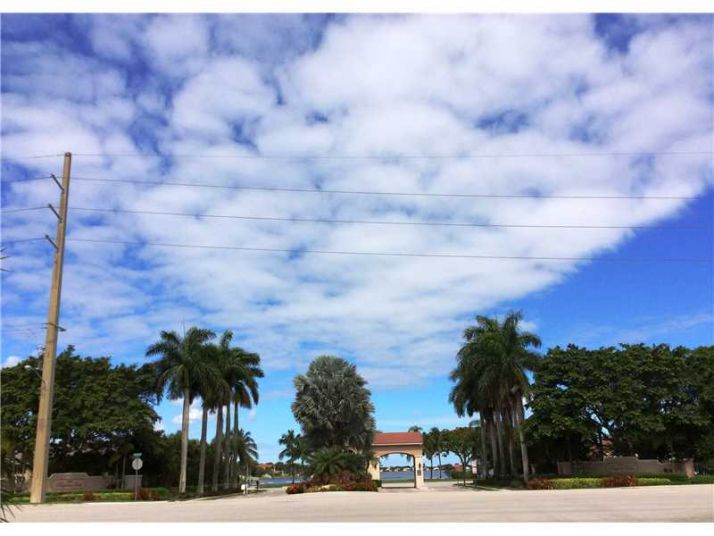 2397 NW 184 TE, Hollywood, FL 33029