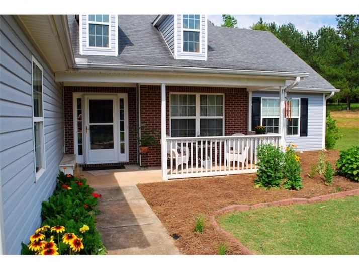 1006 Travitine Trail, Loganville, GA 30052