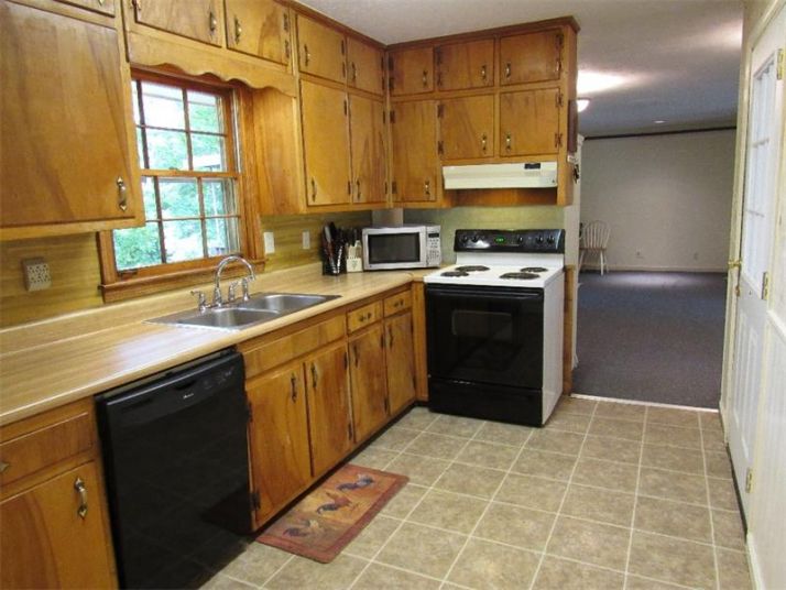 182 Jennifer Lane Nw, Lilburn, GA 30047