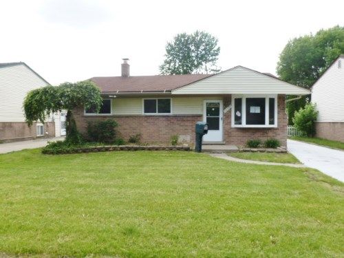 30577 Bluehill St, Roseville, MI 48066