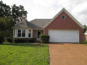 4244 Shadow Oaks Dr, Horn Lake, MS 38637