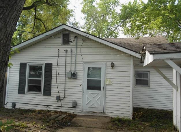 222 W 3rd St, Tonganoxie, KS 66086