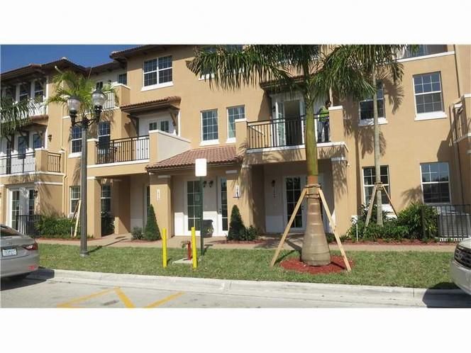 1069 SW 147 AV # 0, Hollywood, FL 33027
