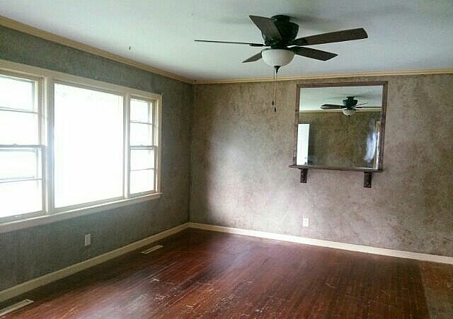 8907 E 72nd St, Kansas City, MO 64133