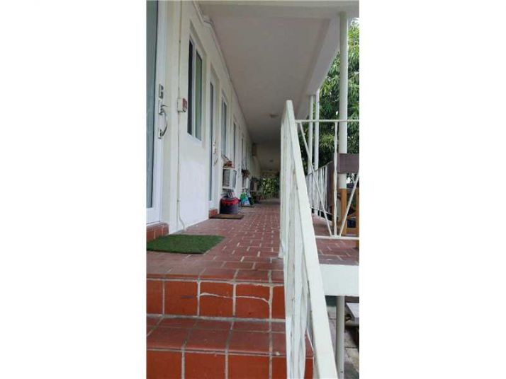220 COLLINS AV # 8B, Miami Beach, FL 33139