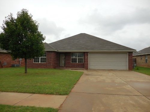 601 E Juniper Ln, Mustang, OK 73064